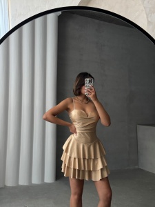 Rochie eleganta cu volane si aplicatii din strasuri - Img 1
