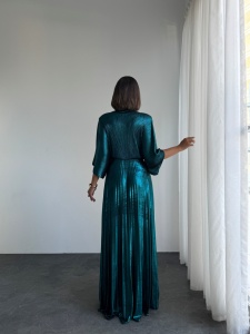 Rochie eleganta lunga plisata cu aspect lucios - Img 2