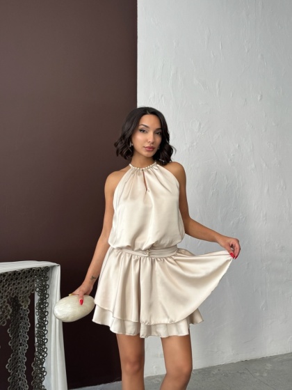 Rochie scurtă elegantă din satin cu volane accesorizata cu perlute - Img 5