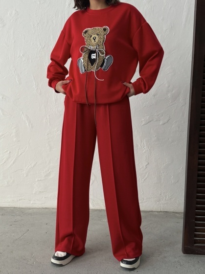 Trening casual damă cu urs