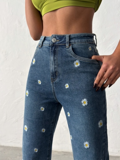 Blugi evazati cu design floral - Img 3