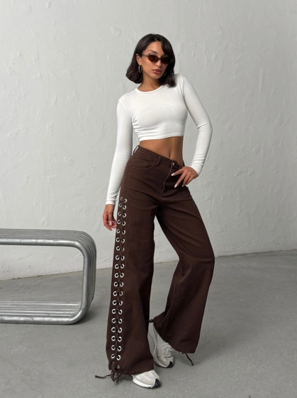 Blugi evazati cu siret pe lateral