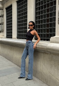 Blugi evazati elastici cu aplicatii din strasuri - Img 4
