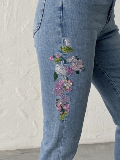 Blugi mom fit cu broderie florală - Img 5