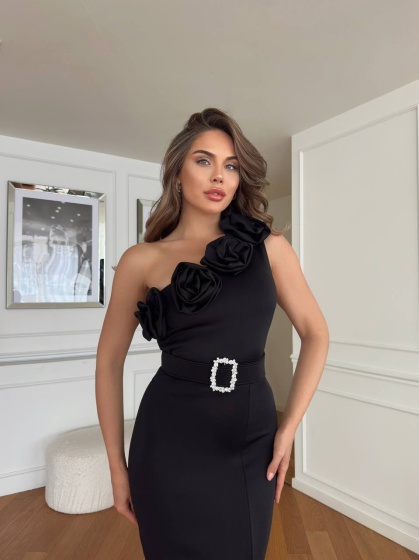 Rochie eleganta cu detalii florale si accesoriu curea