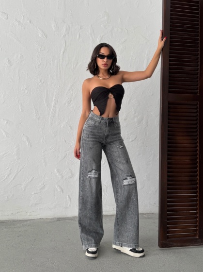 Blugi evazati cu rupturi si aplicatii din strasuri - Img 4