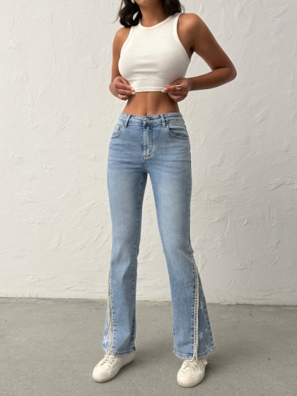 Blugi evazati elastici accesorizati cu lantisoare - Img 4