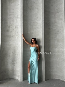 Rochie eleganta cu siret la spate accesorizata cu strasuri - Img 5