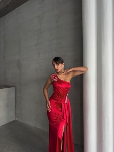 Rochie eleganta lunga din satin cu accesoriu pampon - Img 6