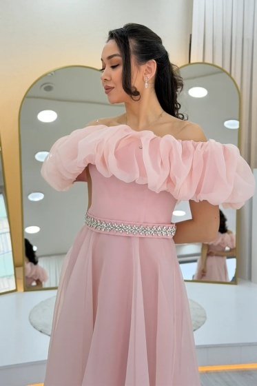 Rochie eleganta lunga din tull pe umeri - Img 3