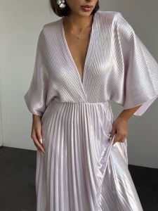 Rochie eleganta lunga plisata cu aspect lucios - Img 3