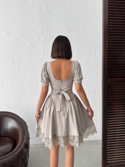Rochie scurtă cu garnitura din dantela si funda la spate - Img 2