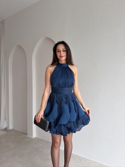 Rochie scurtă elegantă din satin cu falduri