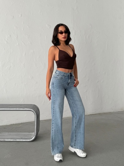 Blugi evazati cu rupturi si aplicatii din strasuri la spate - Img 6