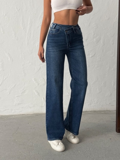 Blugi evazati elastici cu talie asimetric