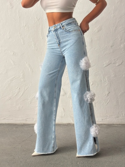 Blugi wide leg cu detalii pampoane