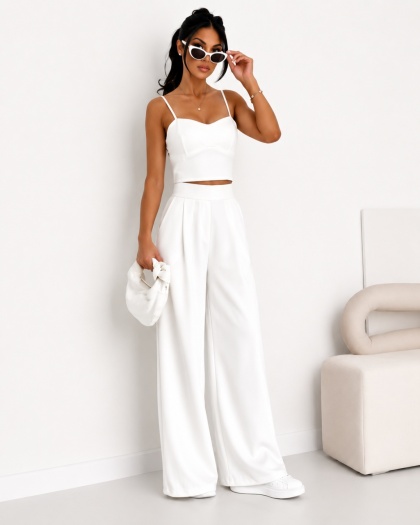 Costum cu pantalon evazat si top