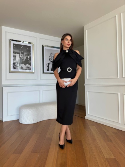 Rochie eleganta cu umeri goi și broșă elegantă - Img 2