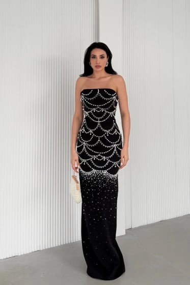 Rochie eleganta lunga cu detalii strasuri si perle