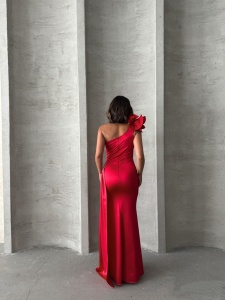 Rochie eleganta lunga din satin cu accesoriu pampon - Img 2
