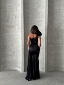 Rochie eleganta lunga din satin cu accesoriu pampon - Img 2