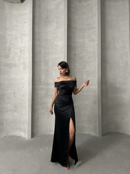 Rochie eleganta lunga din satin cu umeri goi si crapata pe picior - Img 7