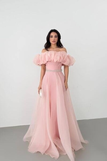 Rochie eleganta lunga din tull pe umeri