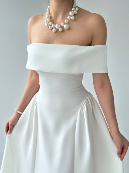 Rochie eleganta lunga pe umeri