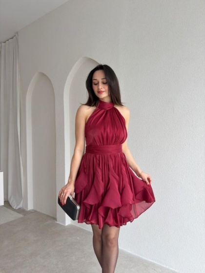 Rochie scurtă elegantă din satin cu falduri