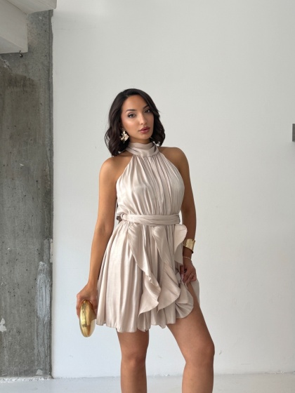Rochie scurtă elegantă din satin cu falduri