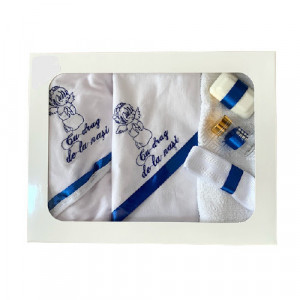 Trusou pentru botez,saten albastru cu ingeras brodat, 6 piese.