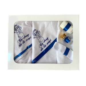Trusou pentru botez,saten albastru cu ingeras brodat, 6 piese.
