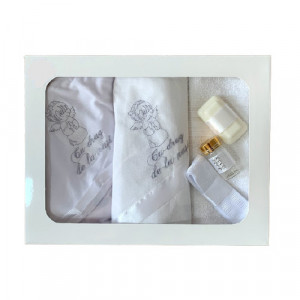 Trusou pentru botez,saten alb ,cu ingeras brodat, 6 piese.en gros