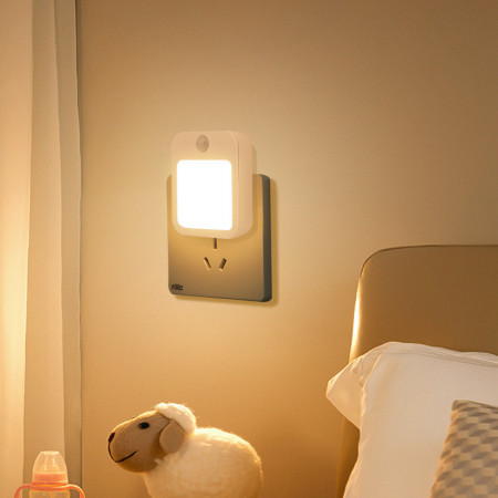 Lampa de veghe LED cu senzor de miscare si lumina calda, 1 W