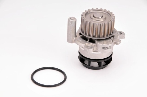Pompa apa cu garnitura potrivit AUDI A1, A3, A4 B7, A6 C6, TT; SEAT ALTEA, ALTEA XL, EXEO, EXEO ST, LEON, TOLEDO III; SKODA OCTAVIA II; VW EOS, GOLF V, GOLF VI, JETTA III 1.8/2.0 08.91-07.18