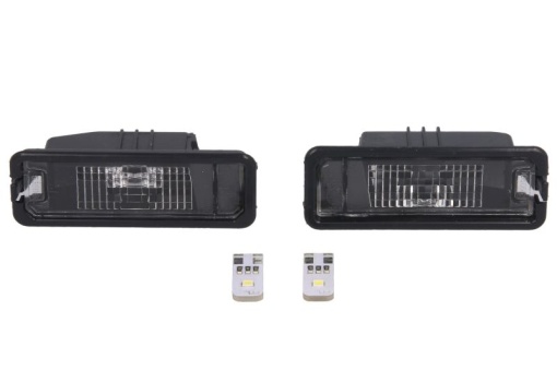 Lumina numar inmatriculare (LED, 2 buc.) potrivit PORSCHE CAYENNE II 92A/958; SEAT ALTEA, EXEO, IBIZA IV 6J, IBIZA IV 6P, IBIZA V 6F, LEON 1P, LEON 5F, TOLEDO IV KG3; SKODA SUPERB II; VW AMAROK 2H 10.01-