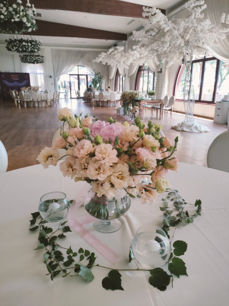 Aranjamente florale nuntă/botez - ZÂMBET ROZ PUDRAT - Img 1