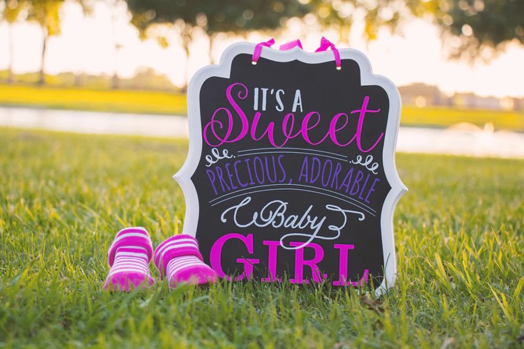 It's a girl! 5 lucruri esentiale pentru botezul fetitei, pe care le gasesti la noi!