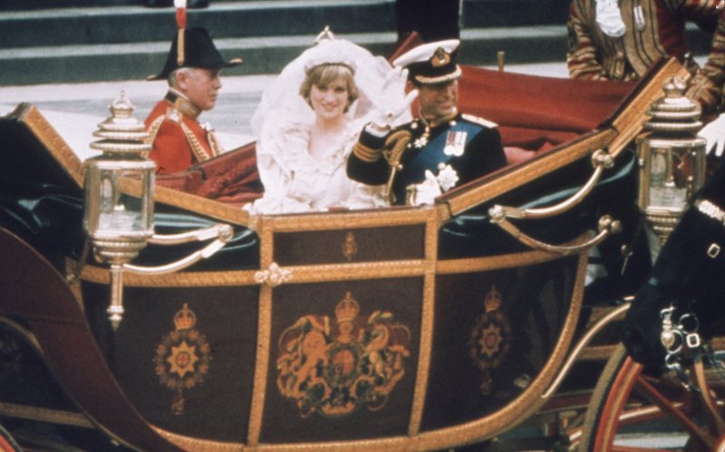 De ce este atat de speciala rochia de mireasa a printesei Diana, chiar si dupa patru decenii?