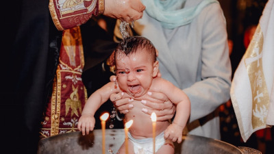 3 ritualuri prezente la botezul bebelusului, indiferent de religie