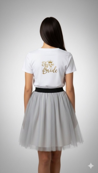 Tricou alb inscriptionat cu Team Bride, cu fusta gri deschis - Img 2