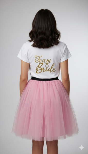 Tricou alb inscriptionat cu Team Bride, fusta roz - Img 2