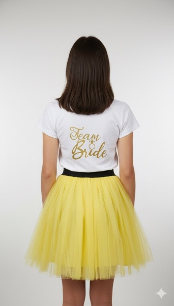 Tricou alb inscriptionat cu Team Bride, fusta galbena - Img 2