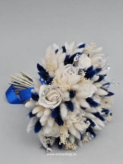 Buchet mireasa flori uscate, white, ivory cu albastru