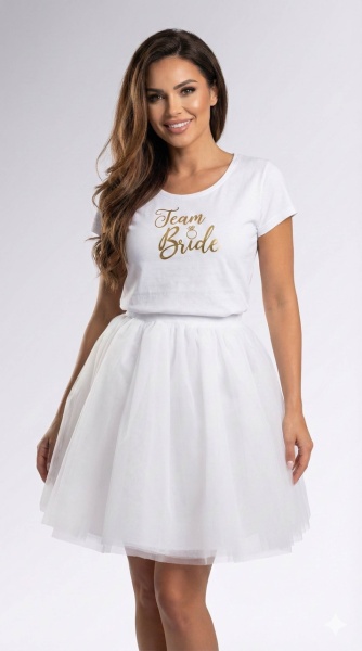 Tricou alb inscriptionat cu Team Bride, fusta offwhite