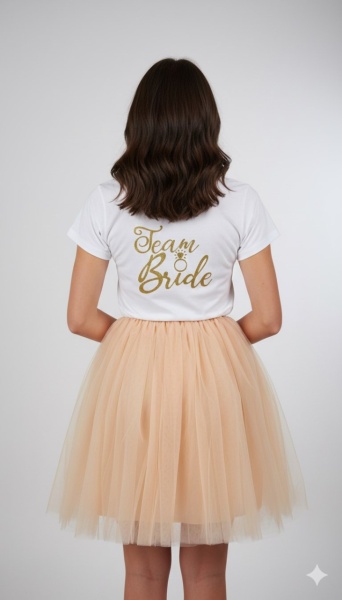 Tricou alb inscriptionat cu Team Bride, cu fusta banan. - Img 2