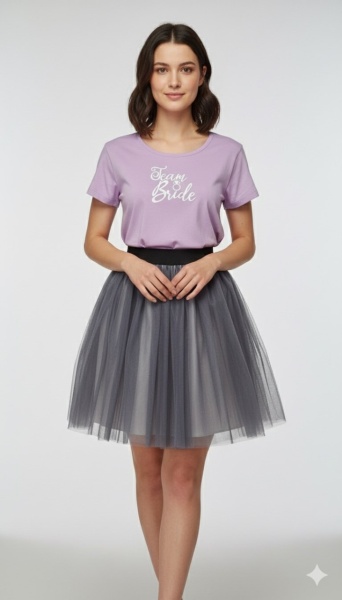 Tricou lila inscriptionat cu Team Bride, cu fusta gri