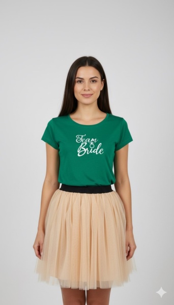 Tricou verde inscriptionat cu Team Bride, cu fusta banan