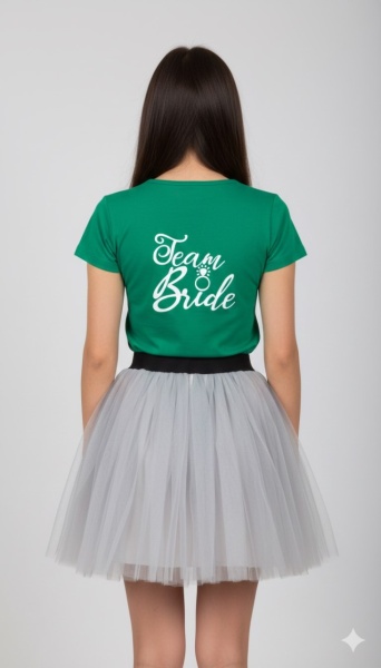 Tricou verde inscriptionat cu Team Bride, cu fusta gri deschis - Img 2