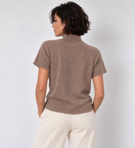 Bluză din tricot maro taupe deschis cu guler înalt cu finisaje - Img 3